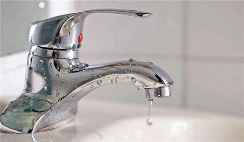 龙头滴水维修_水龙头滴水怎么修理_龙头修理滴水水管多少钱