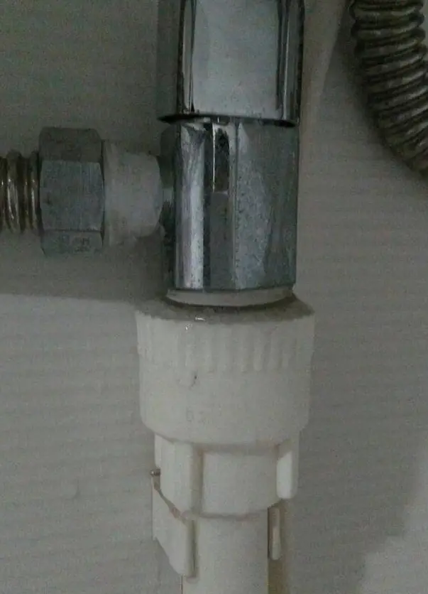水槽漏水用什么胶水_水槽漏水用什么补_漏水补水槽用什么材料