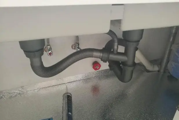 漏水补水槽用什么材料_水槽漏水用什么胶水_水槽漏水用什么补
