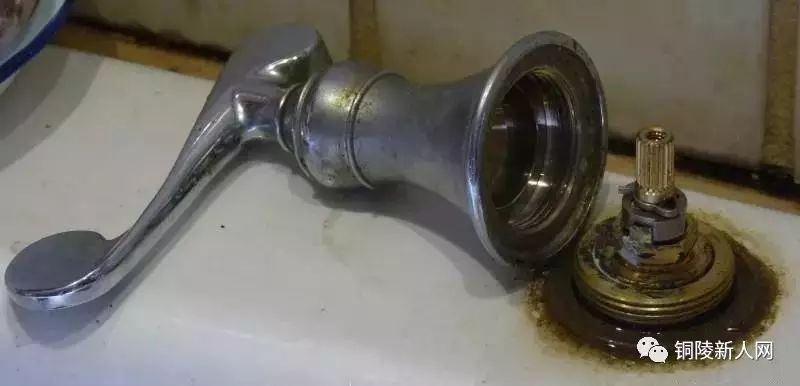 龙头滴水维修水管多少钱_水龙头滴水怎么维修_龙头滴水怎样修