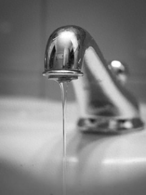 水龙头漏水怎么修视频_怎样修水龙头漏水视频教程_维修水龙头漏水视频